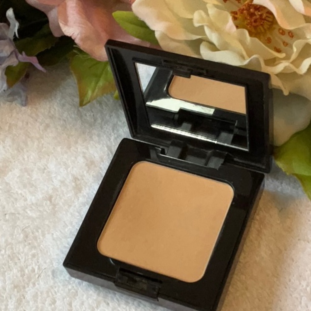 LAURA MERCIER FOUNDATION PALETTE BARELY USED